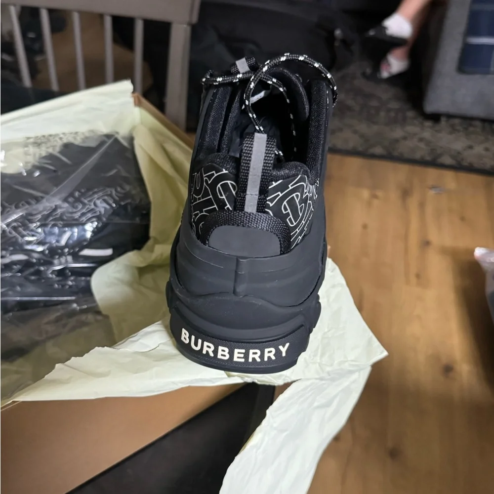 Burberry Arthur M story blk IP PRINT 47 uk 13 US 14 NEW! Authentic $980 - Picture 2 of 8
